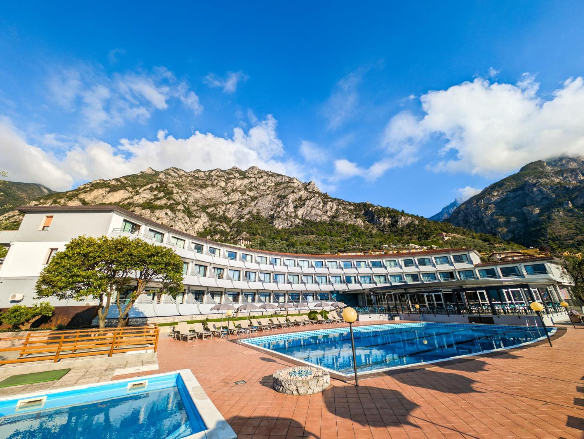 Aria Life Hotel Лимоне сул Гарда Екстериор снимка
