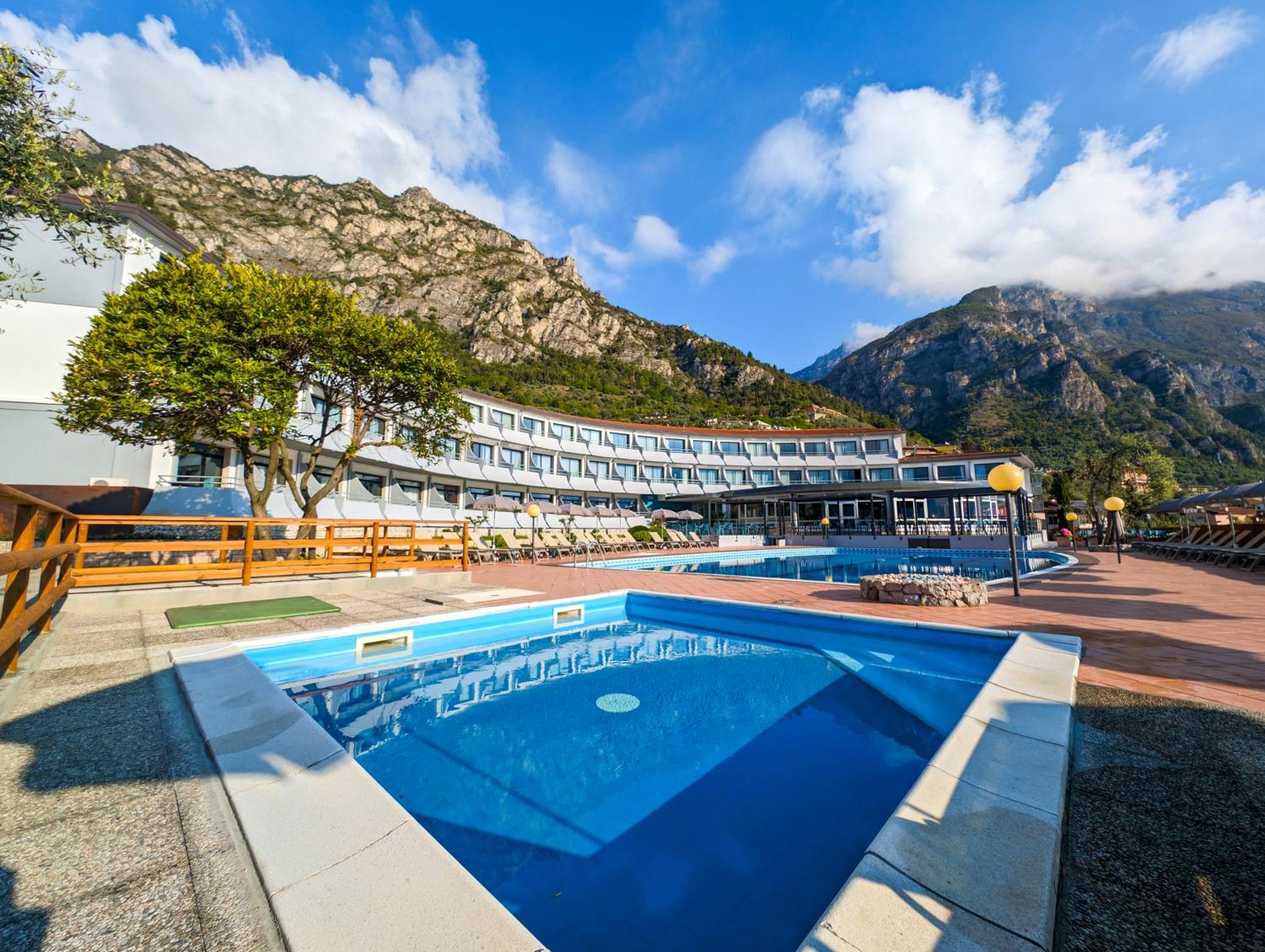 Aria Life Hotel Лимоне сул Гарда Екстериор снимка